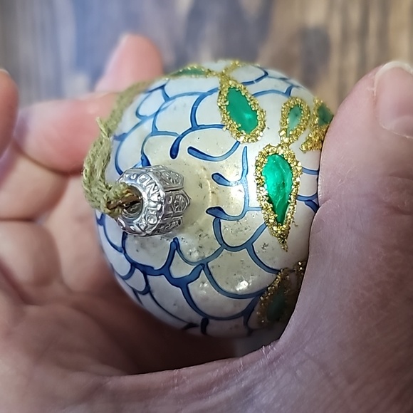 Vintage hand blown glass ornate Christmas ornament - Picture 7 of 8